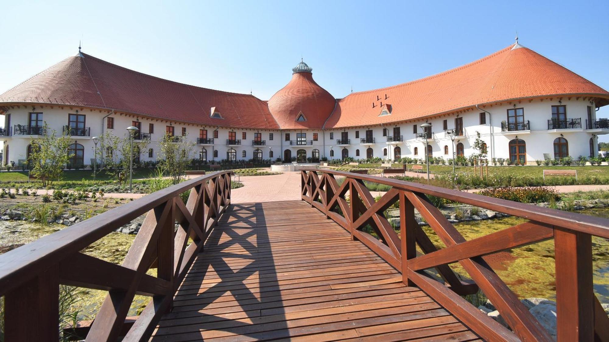 Hungarikum Hotel Lakitelek Exterior photo